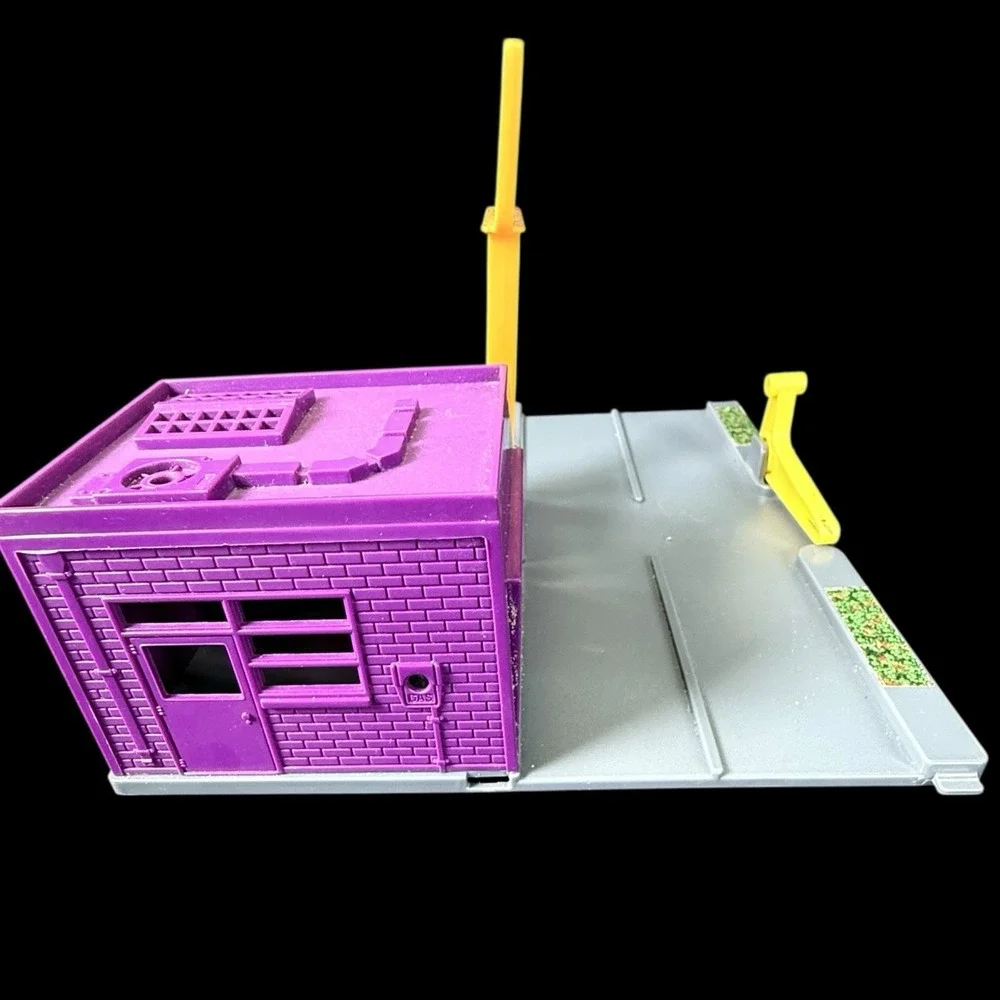 Hot Wheels City 2007 Single Block Purple Building Play Set‎